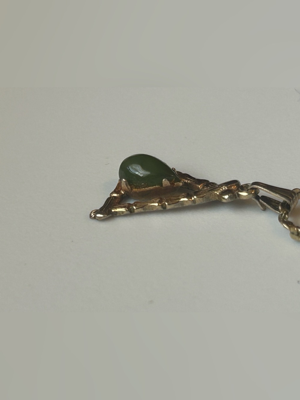 Vintage Faux Jade Pendant Gold Plated Necklace - Picture 5 of 10